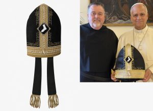 Chicago White Sox Pope Leo XIV Commemorative Bishop Mitre Hat